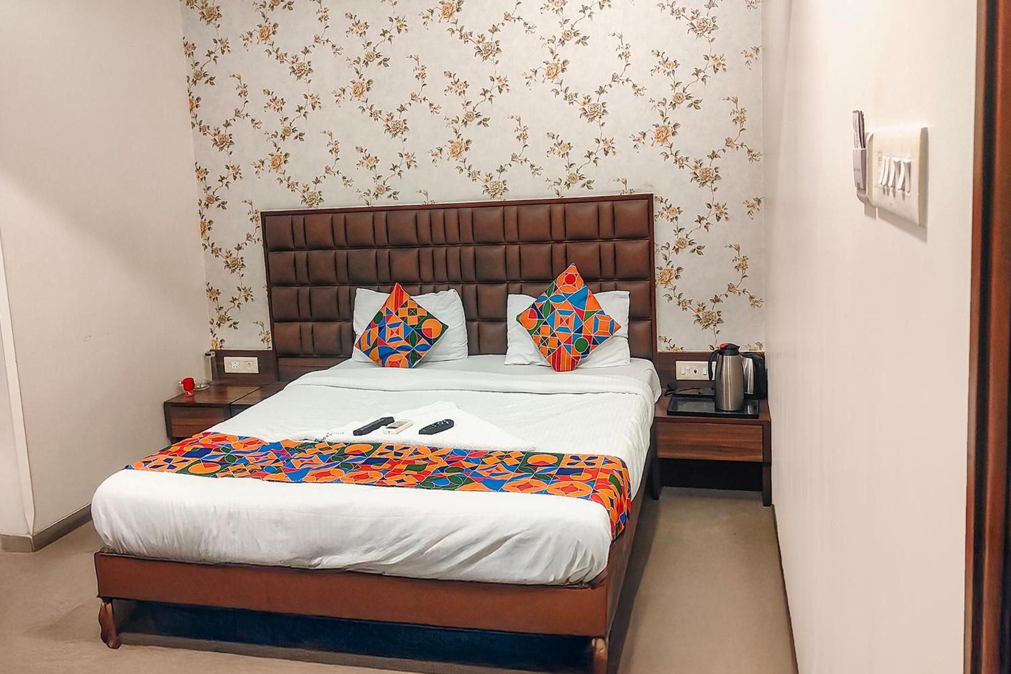 FabHotel Landmark Guestline Vashi Turambhe Exterior foto